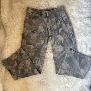 BNWOT brandy melville John galt Anastasia low rise baggy wide leg camo sweatpant